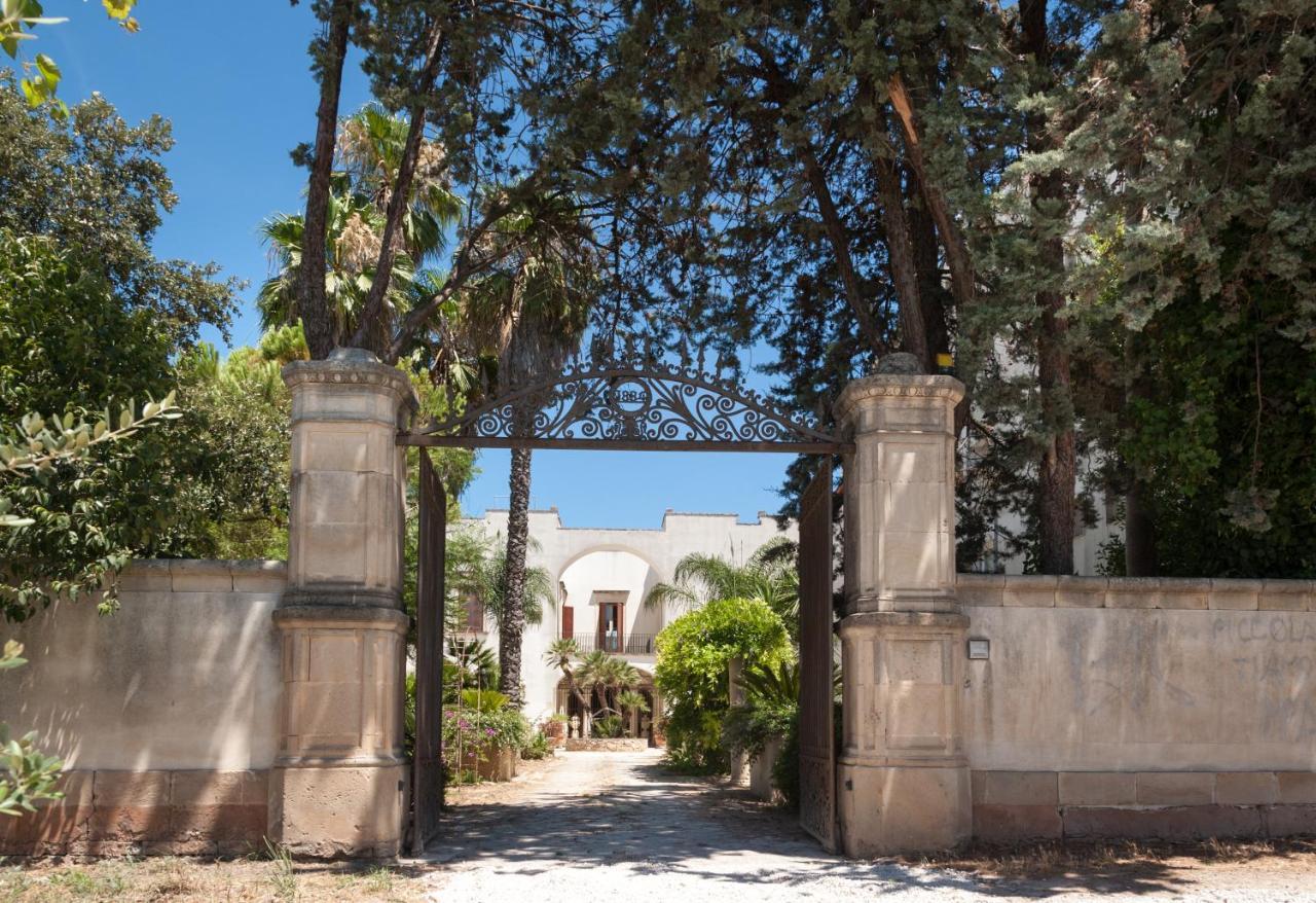 Bed and Breakfast Palazzo Francesco Grassi Aradeo Экстерьер фото